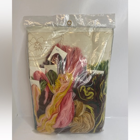 Elsa Williams STAINED GLASS FLORAL Vintage Crewel Embroidery Kit Vase Flowers - Picture 2 of 7